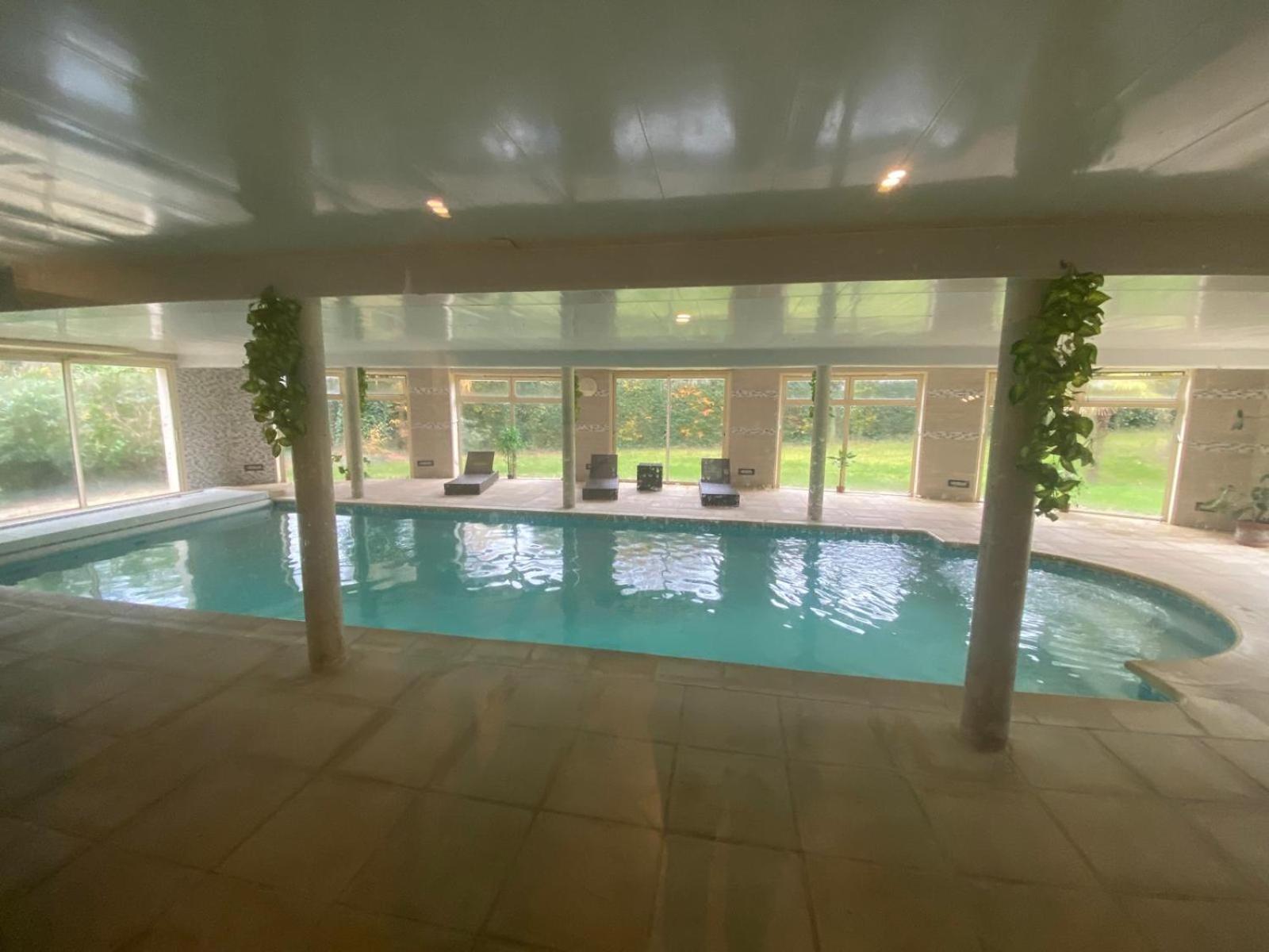 Au Charme Du Lac Espace Bien Etre Et Piscine Chauffe Proche Parc Et Restaurant Du Casino Forges-les-Eaux Luaran gambar